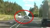 Водій таксі вилетів на зустрічну смугу і врізався в стовп поблизу Гостомеля: загинула пасажирка, двоє чоловіків госпіталізовані. ВIДЕО+ФОТО