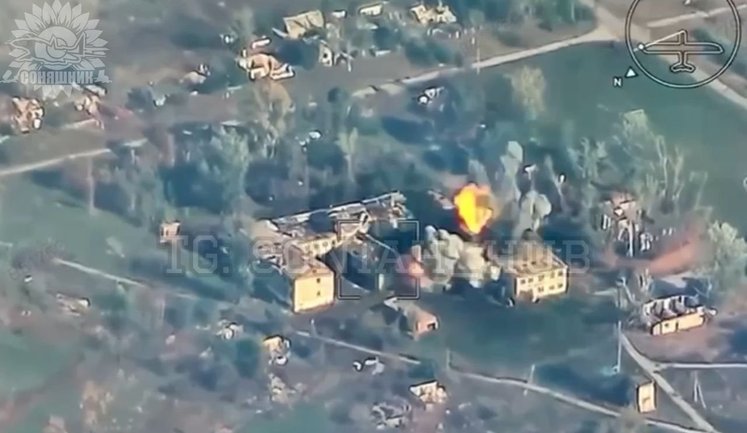 MiG-29 fighter pilot destroyed building housing ruscists with precision air strike. VIDEO
