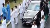 "Коридор позора": бельгийские медики повернулись спинами к кортежу премьер-министра Софи Вильмес. ВИДЕО