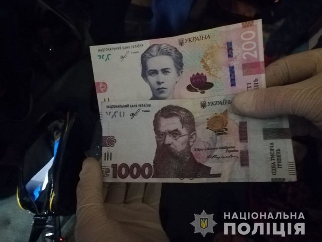 Супруги на Днепропетровщине наладили производство и сбыт фальшивых банкнот номиналом 100, 200, 500 и 1000 грн, - полиция 02