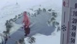 Кличко окунулся в прорубь возле парка Дружбы народов. ВИДЕО
