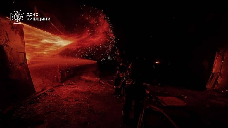 Зруйновано два поверхи: ДСНС показала наслідки нічного удару по Броварах