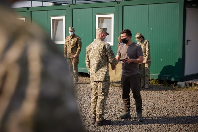 Зеленский побывал в лагере ГУ разведки на Донбассе 02