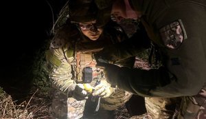 Чоловік у статусі СЗЧ погрожував підірвати гранату у Рівному, його затримали після тригодинних переговорів, - поліція. ФОТОрепортаж