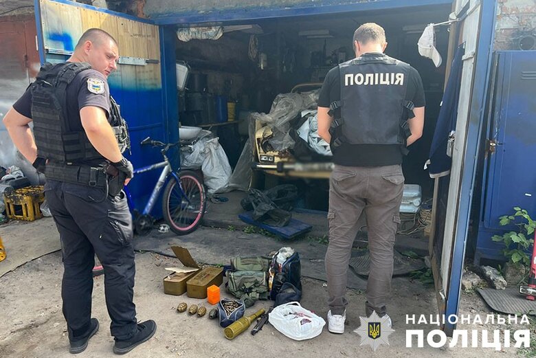 Поліцейські Києва перекрили канал збуту зброї й вибухівки
