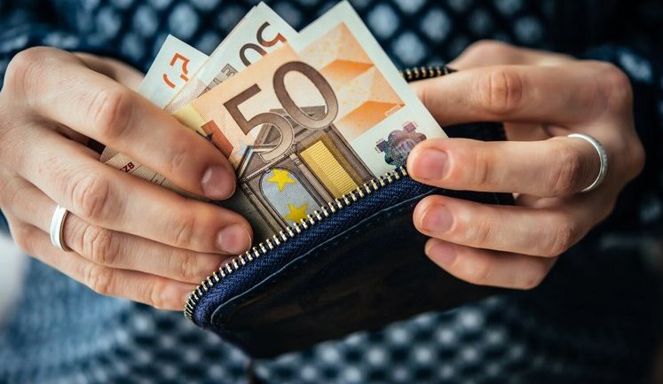 Середній розмір допомоги з безробіття в Україні менший за мінімальні виплати у Німеччині у 6 разів