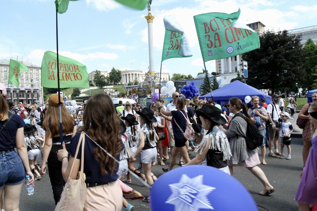 На Майдане Незалежности в Киеве начался фестиваль Все вместе - за семью 08