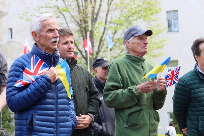 До Львова прибув 27-й гуманітарний конвой із технікою для українських військових