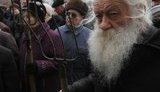 Дончане с вилами и лопатами штурмуют ОГА: "Геть Янучар з Донбасу!". ФОТОрепортаж
