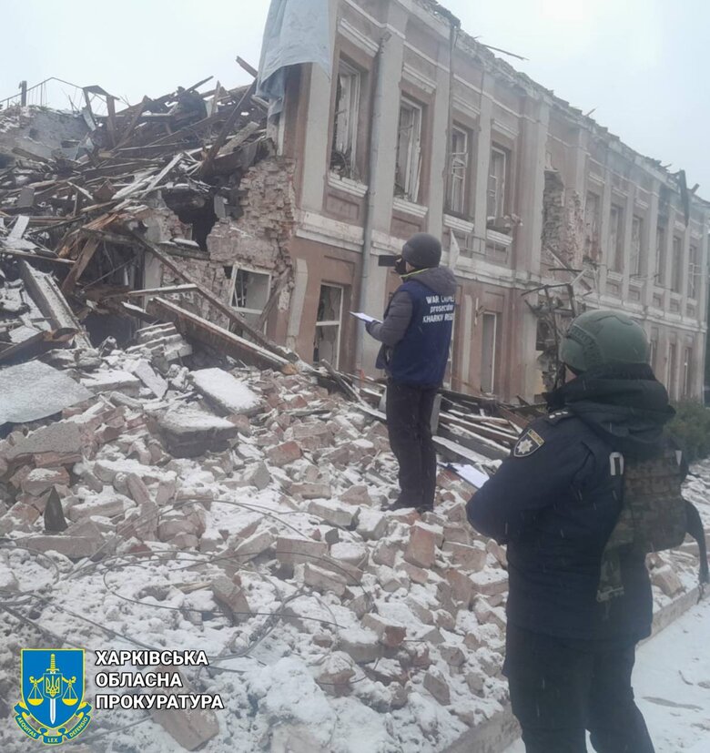 Consequences of shelling of Vovchansk by occupiers: building of enterprise was destroyed, monuments in city park were damaged 03