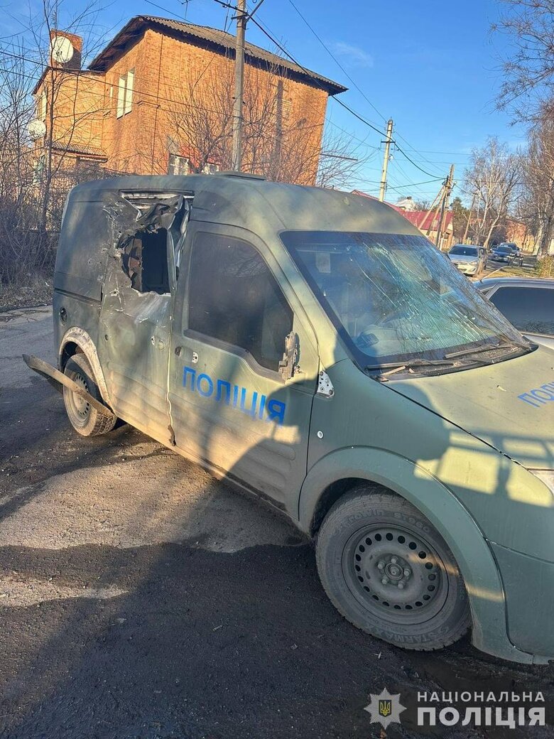 Влучання дрона в поліцейське авто