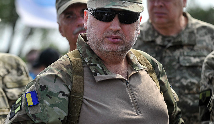 Оклади військовослужбовців не можуть бути меншими, ніж у чиновників, і повинні відповідати стандартам НАТО, - Турчинов