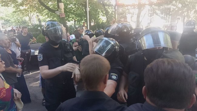 Правоохоронці вивезли із СІЗО екс-бійців Торнадо 04