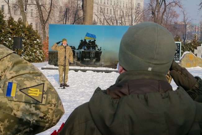 У Дніпрі вшанували память загиблих захисників Донецького аеропорту 03