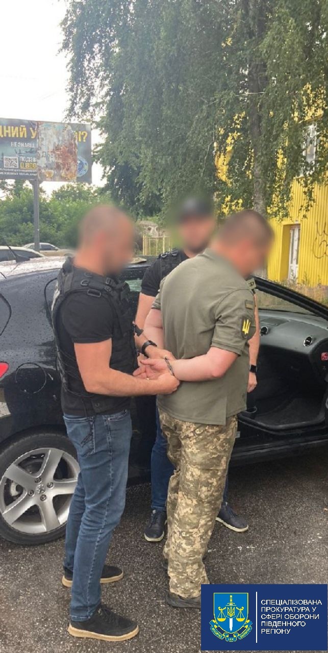 Сотрудник Кировоградского областного военкомата задержан на взятке 5 тыс. долл 01