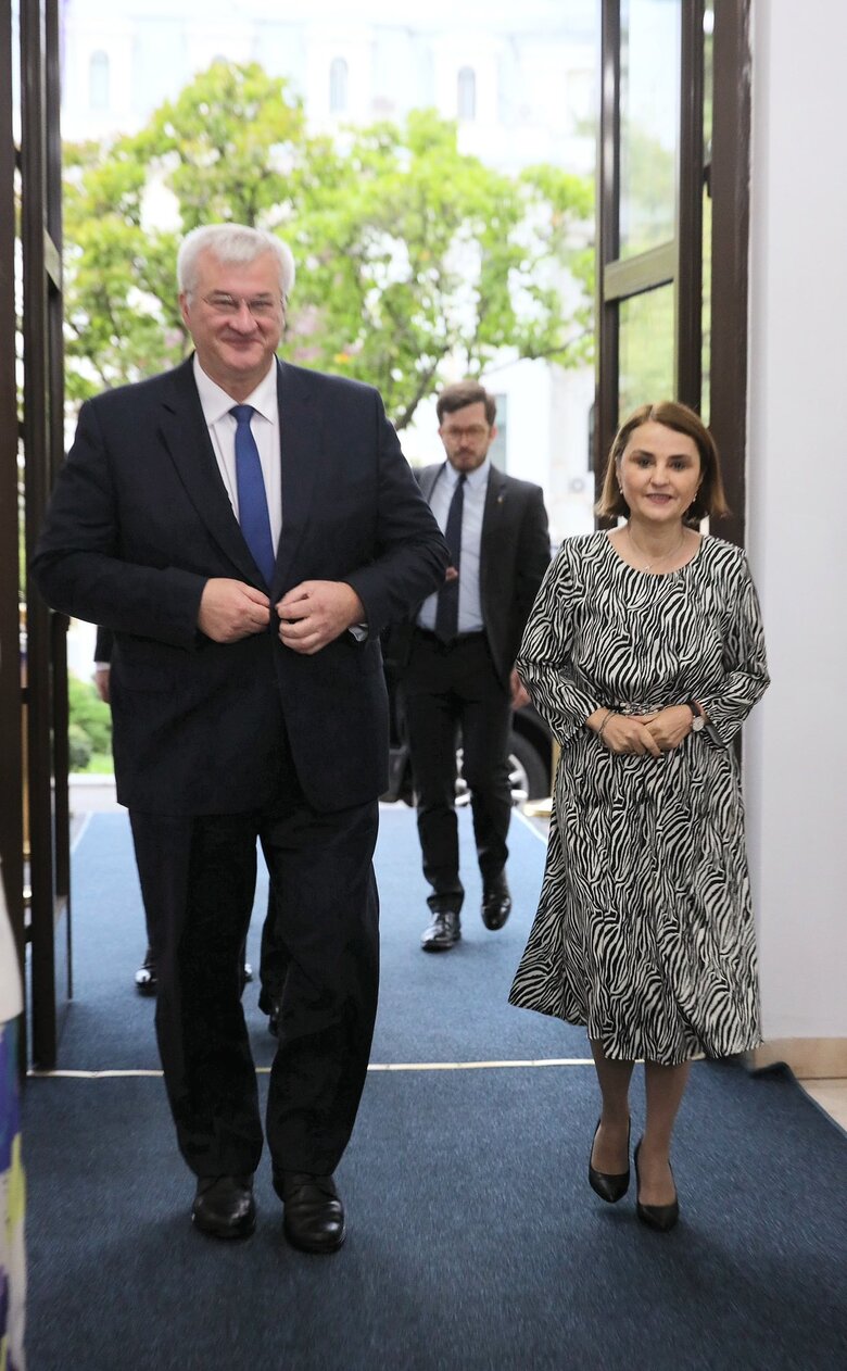 Сибіга приїхав зі своїм першим візитом до Румунії