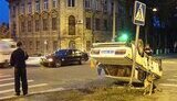 В Мариуполе свадебный кортеж влетел в машину ГАИшников, которая от удара перевернулась. ФОТОрепортаж.