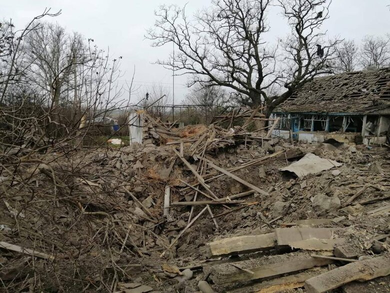 Occupiers hit Novovoskresenske in Kherson region, residential building was hit, there are victims 03