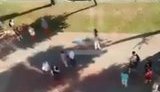 Граждане Беларуси отбивают у ОМОНа парня в Гродно. ВИДЕО
