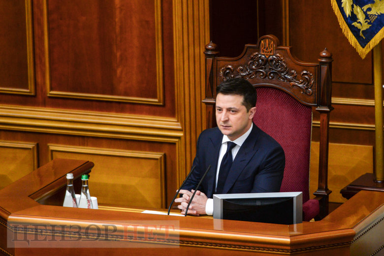Послання Зеленського, пильний погляд та сміх Разумкова, плакати ЄС і невтішне пророцтво Бурміча: робота Ради 1 грудня 09