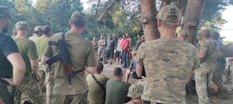 Волонтеры Razom for Ukraine в течение 5 месяцев собрали около $60 млн для ВСУ 10 Волонтеры Razom for Ukraine в течение 5 месяцев собрали около $60 млн для ВСУ 10