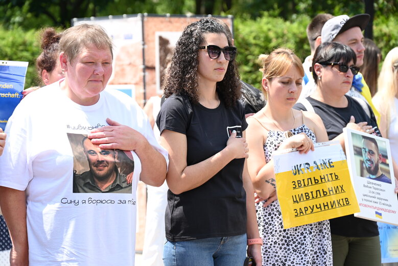 На акції в Києві вимагали визволити цивільних заручників Росії 18