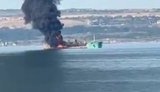 Палаюче російське судно в Азовському морі зафільмував один із моряків
