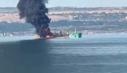 Палаюче російське судно в Азовському морі зафільмував один із моряків
