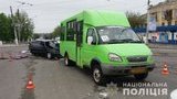 Автомобіль врізався в маршрутку в Краматорську: одна особа загинула, двох - травмовано, - поліція. ФОТОрепортаж