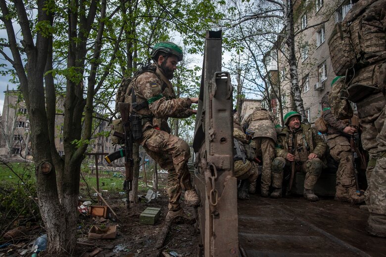 Бахмут. Супротив триває, - 93 ОМБр Холодний Яр 11