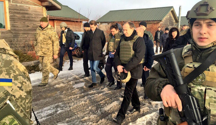OSCE Chairman Kurz inspects Vynohradne village damaged by militants’ strikes. PHOTOS