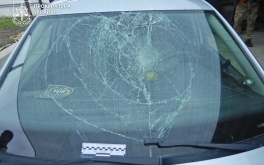 У Кропивницькому чоловіку, який провіз військового ТЦК на капоті авто, повідомлено про підозру