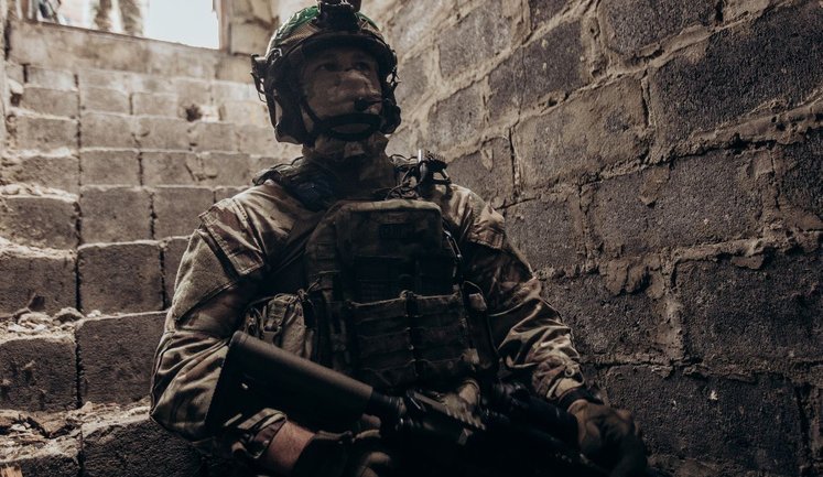 Герой України Дмитро Вітязь: "Буває, що противник переодягається в цивільне і в міських боях пробує просочитися через наші бойові порядки"