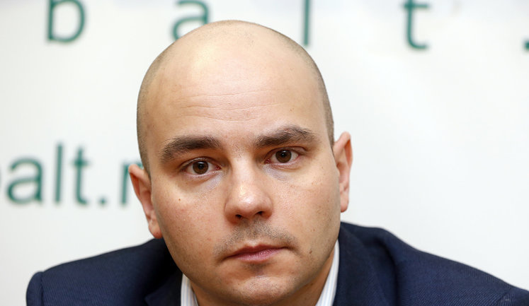 Снятого с самолета оппозиционера Пивоварова допросили в качестве подозреваемого в Следственном комитете РФ, - координатор "Правозащиты Открытки" Буракова