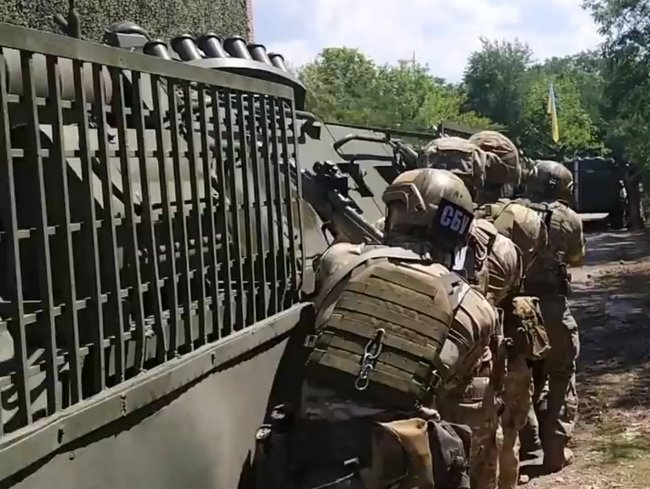 Фейкове відео про роззброєння бази Правого сектору було знято найманцями РФ в окупованому Донецьку, - лабораторія цифрової криміналістики Atlantic Council 03