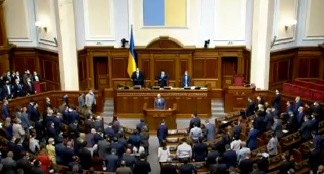 Рада почтила минутой молчания жертв COVID-19 в Украине и мире 01