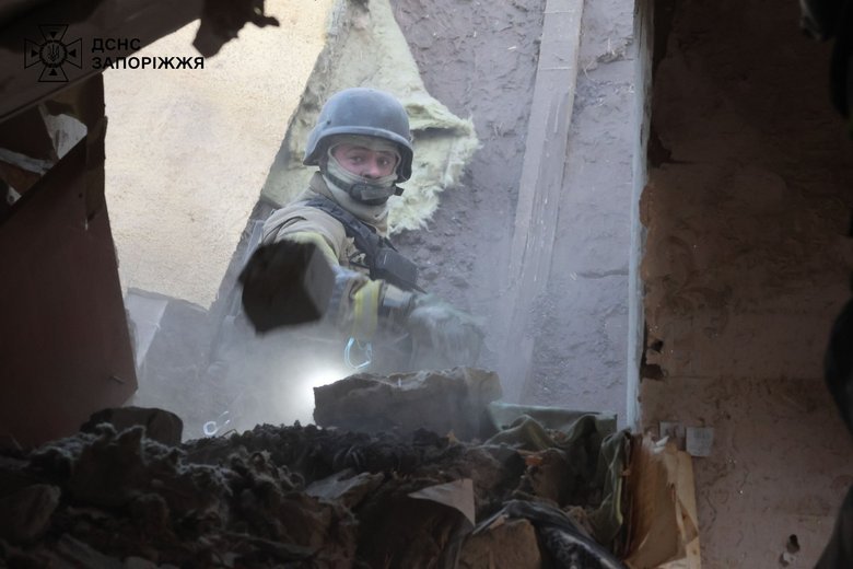 Russian strike on Zaporizhzhia on 22 September. Rescue operations completed
