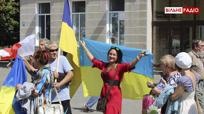 У небо над Донецьком запустили прапор України 02