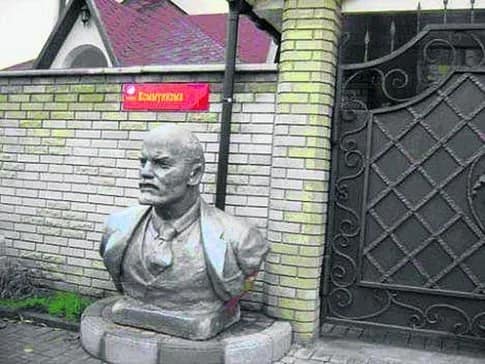 Вирок Стерненку виніс суддя з Донецька Попревич, який встановив біля воріт свого особняка бюсти Леніна і Сталіна, - Казанський 02