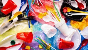 В Україні планують заборонити одноразовий пластик у межах євроінтеграції