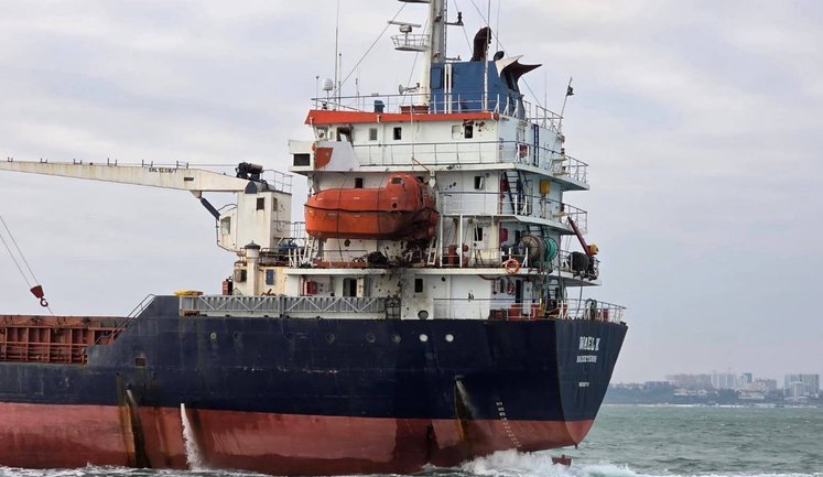 РФ атакувала два судна в портах Одещини: загинув член екіпажу - громадянин Сирії, є постраждалі. ФОТОрепортаж