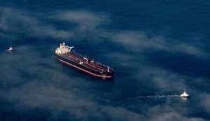 Танкер тіньового флоту РФ Eventin з нафтою досі не можуть вилучити