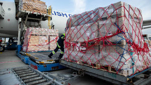 B рамках инициативы COVAX 188 тыс. доз вакцины Pfizer прибыли в Украину, - посольство США. ФОТО