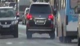 Губернатору Присяжнюку правила не писаны - езда по встречке и на красный свет. ВИДЕО