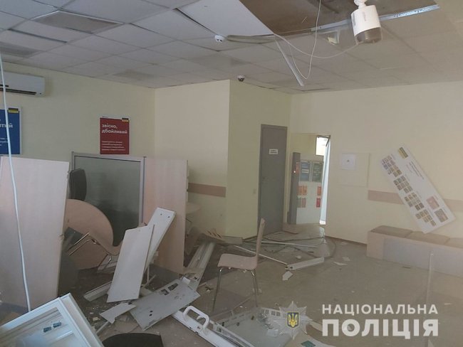 Невідомі вночі підірвали банкомат у Харкові 04