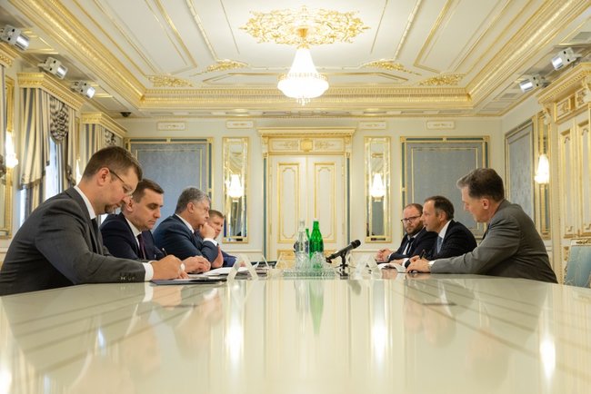 Співрозмовники скоординували заходи щодо недопущення будівництва Північного потоку, - Порошенко зустрівся із заступником Держсекретаря США Фенноном 02