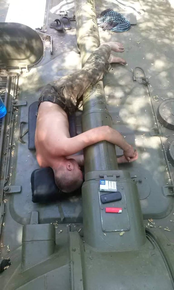 Артилерист Максим Баглєй: Розповіді, що от коли прийдуть до мене додому, тоді я буду воювати, я не сприймаю. Коли вони прийдуть аж додому, ти отримаєш кулю в живіт... Тому краще їх зупиняти десь там 18