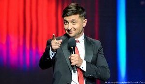 Зеленський готовий прийти на дебати з Порошенком, якщо це дозволить його гастрольний графік, - спікер штабу Разумков