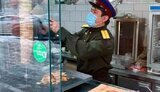 Шаурмятню в Москве назвали в честь Сталина: на раздаче "сотрудники НКВД". ФОТОрепортаж