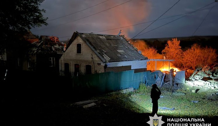 Доба на Донеччині: 2 загиблих і 10 поранених, руйнувань зазнали 66 цивільних об’єктів, з них 33 житлові будинки. ФОТОрепортаж